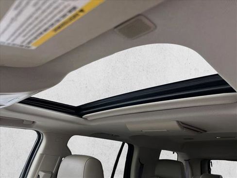 Used 2025 Honda CR-V EX image 12