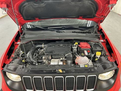 Used 2023 Jeep Renegade Latitude w/ Premium Group AWD/4WD image 24