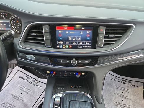 Used 2024 Buick Enclave Essence w/ Technology Package image 15