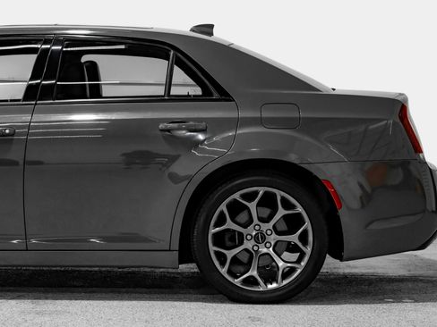 Used 2018 Chrysler 300 S w/ 300S Premium Group RWD image 17