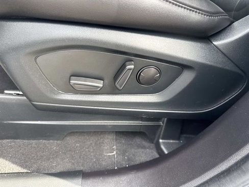 Used 2022 Ford Explorer XLT w/ Equipment Group 202A image 11