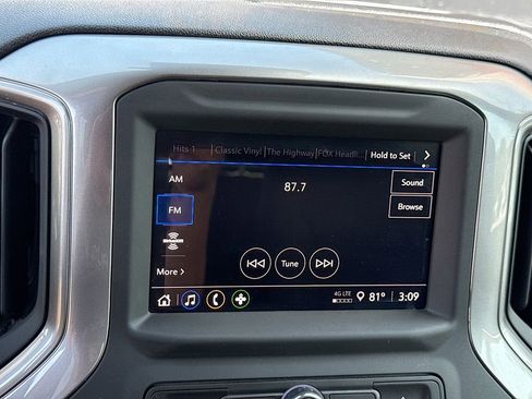 Used 2025 Chevrolet Silverado 2500 Custom w/ Custom Value Package image 15