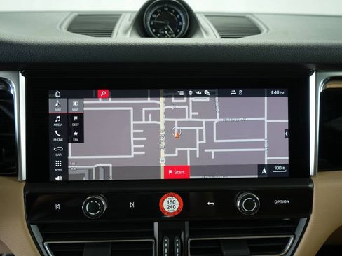 Used 2024 Porsche Macan image 20