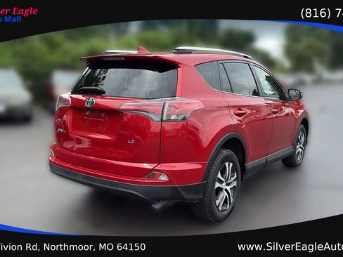 Used 2016 Toyota RAV4 LE FWD image 5