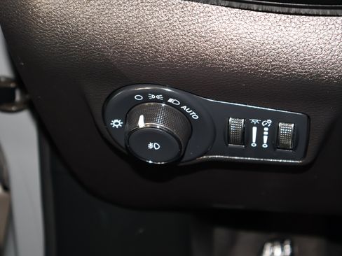 Used 2023 Jeep Compass Trailhawk w/ Trailhawk Convenience Group image 34