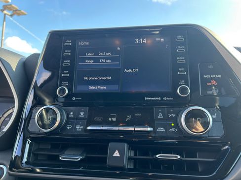 Used 2022 Toyota Highlander XLE image 21