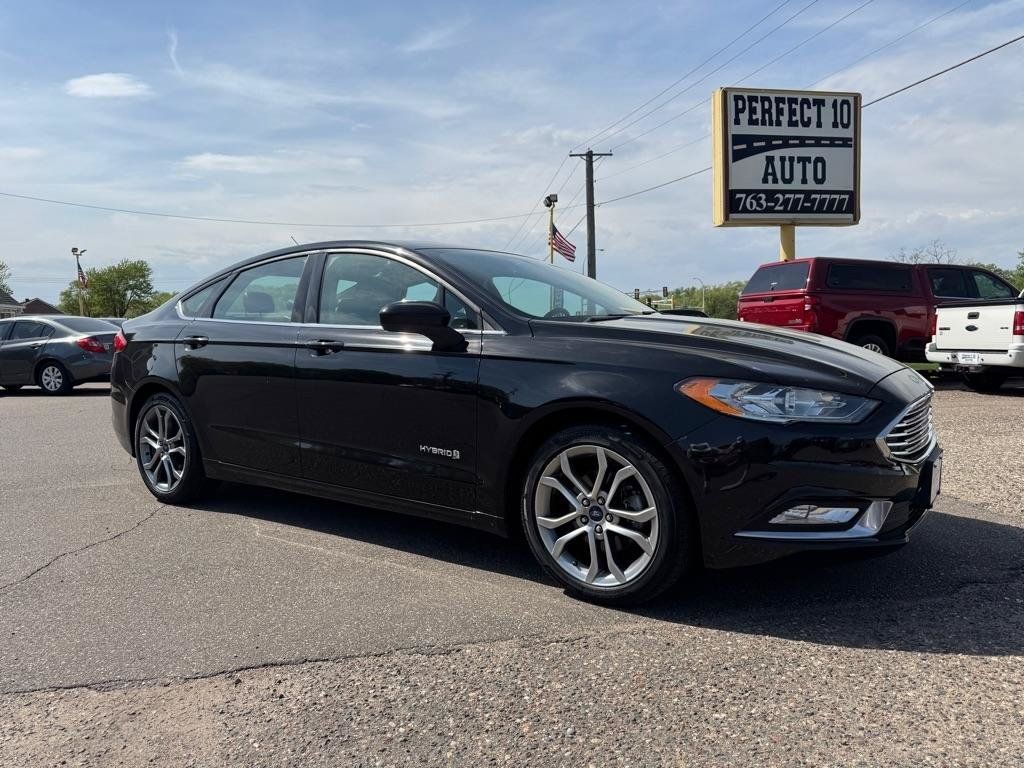Used 2017 Ford Fusion SE w/ Equipment Group 601A FWD image 2