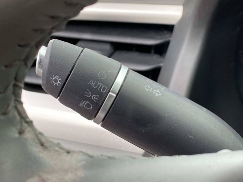 Used 2017 GMC Acadia SLE FWD image 18