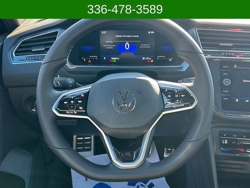 Used 2022 Volkswagen Tiguan SE R-Line image 14