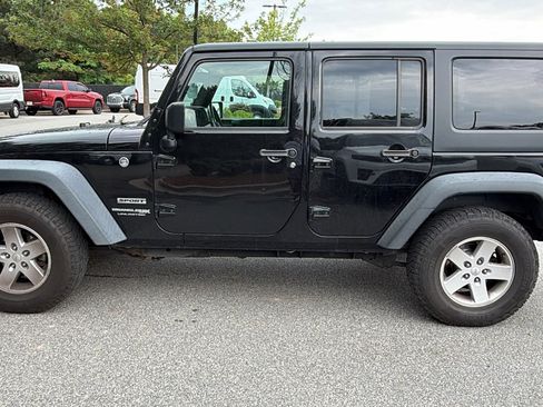 Used 2018 Jeep Wrangler Unlimited Sport S AWD/4WD image 11