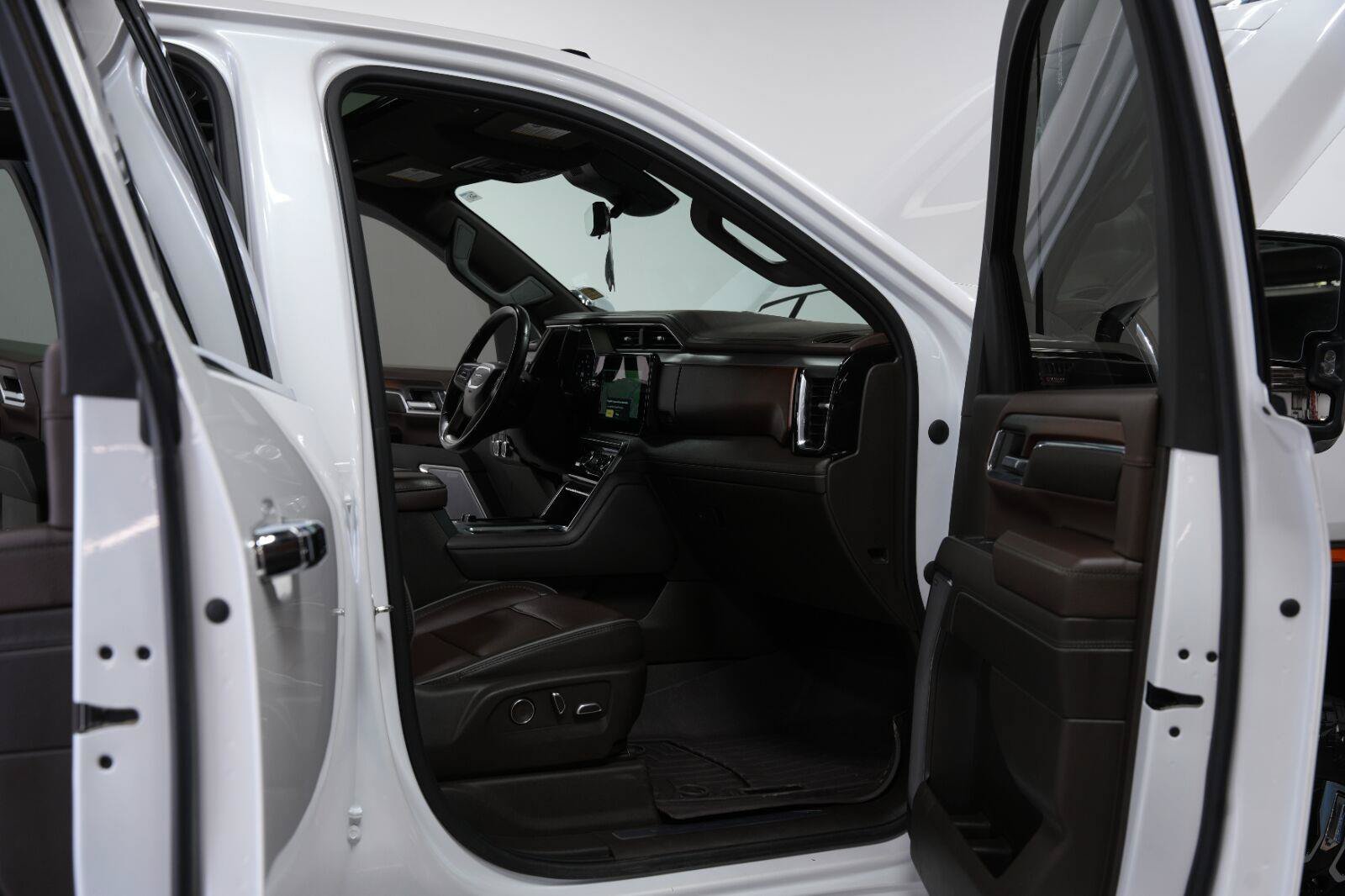Certified 2024 GMC Sierra 2500 Denali w/ Denali Reserve Package AWD/4WD image 14