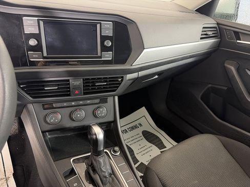 Used 2021 Volkswagen Jetta S image 4