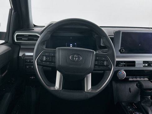 Used 2025 Toyota Tacoma TRD Off-Road image 18