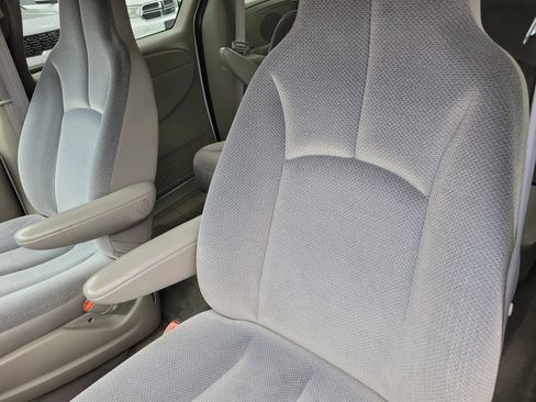 Used 2002 Dodge Caravan SE image 6