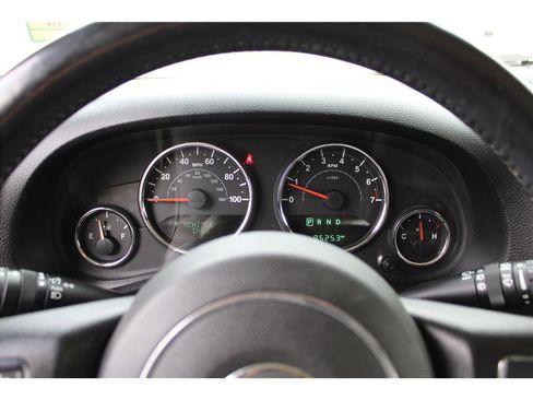 Used 2015 Jeep Wrangler Unlimited Sahara w/ Connectivity Group image 18