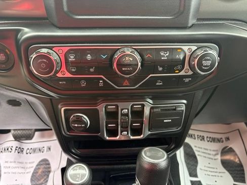 Used 2022 Jeep Wrangler Unlimited Sport AWD/4WD image 19