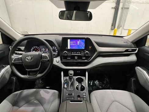 Used 2023 Toyota Highlander L AWD/4WD image 28