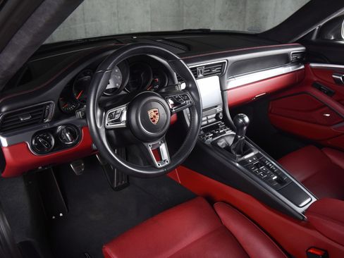 Used 2018 Porsche 911 Carrera S RWD image 4