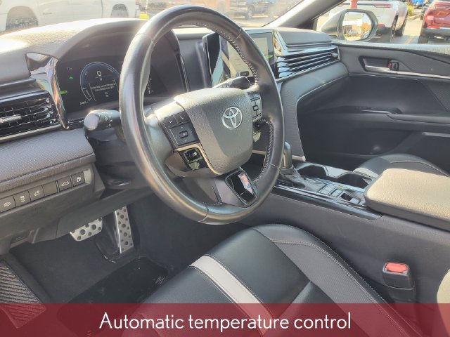 Used 2025 Toyota Camry SE FWD image 9