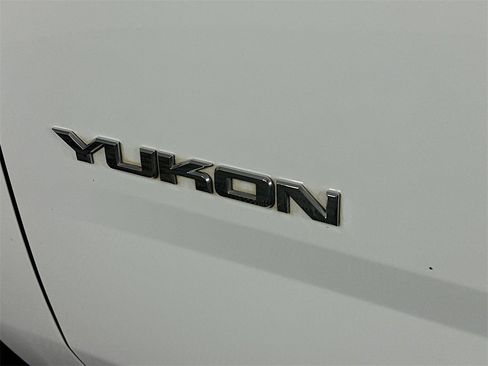 Used 2017 GMC Yukon SLT image 28