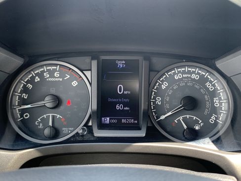 Used 2017 Toyota Tacoma TRD Sport w/ Tow Package RWD image 21