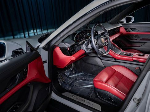 Used 2021 Porsche Taycan image 13