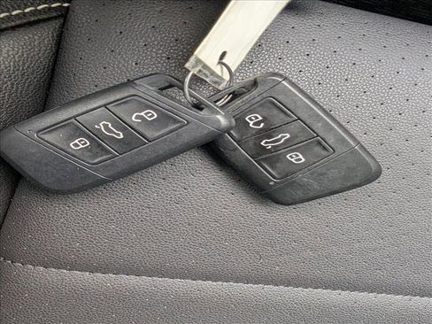 Used 2022 Volkswagen Jetta SE w/ Panoramic Sunroof Package FWD image 39