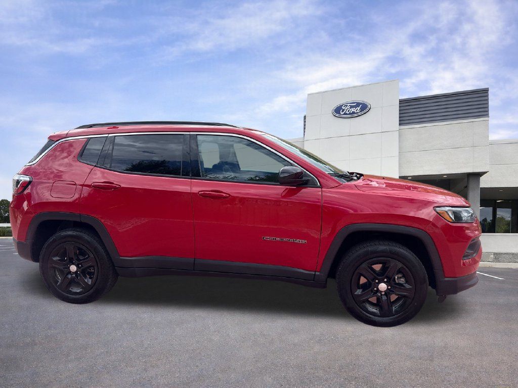 Used 2023 Jeep Compass Latitude AWD/4WD image 9