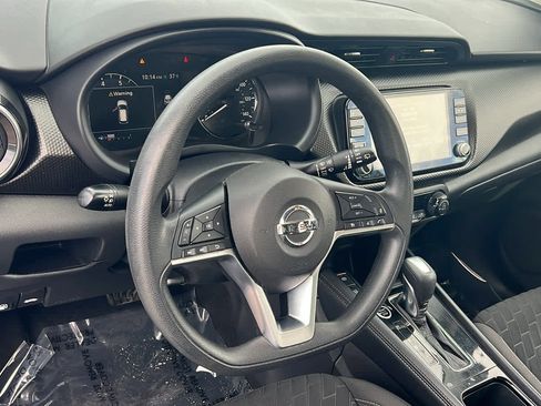 Used 2021 Nissan Kicks SV image 10