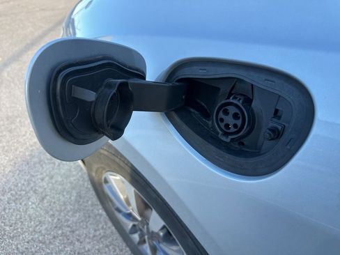 Used 2023 Chrysler Pacifica Touring-L image 22