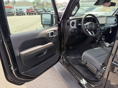 New 2026 Jeep Wrangler Unlimited Sahara AWD/4WD image 12