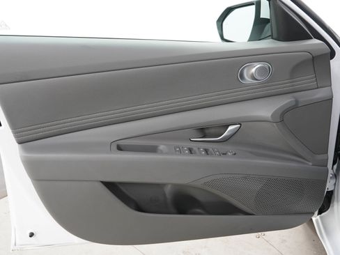 Used 2025 Hyundai Elantra SEL FWD image 19