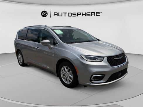 Used 2021 Chrysler Pacifica Touring-L FWD image 10