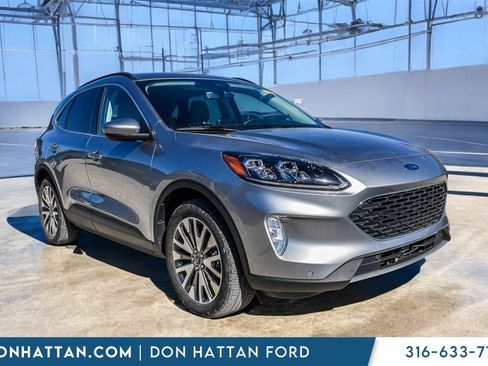 Used 2022 Ford Escape Titanium image 34