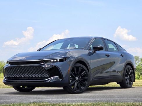 Used 2025 Toyota Crown Limited w/ Advanced Technology Package image 1