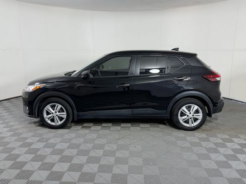 Used 2021 Nissan Kicks S FWD image 2