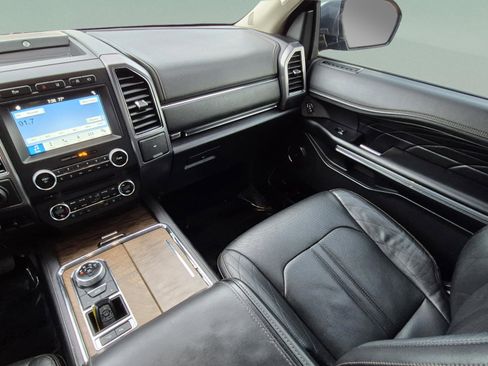 Used 2018 Ford Expedition Platinum RWD image 16