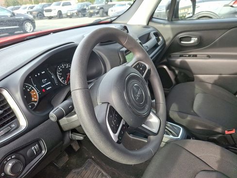 Certified 2023 Jeep Renegade Latitude image 25