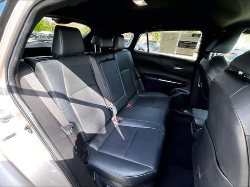 Used 2021 Toyota Venza Limited w/ Advanced Technology Package image 20