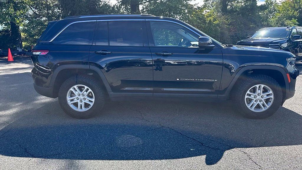 Used 2023 Jeep Grand Cherokee Laredo w/ Luxury Tech Group I AWD/4WD image 6