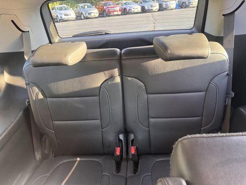 Used 2023 GMC Acadia SLT image 22