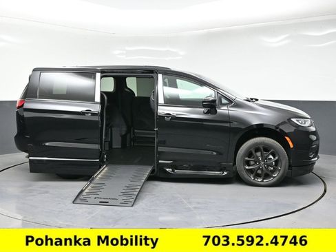 Used 2026 Chrysler Pacifica Select w/ S Appearance Package FWD image 21