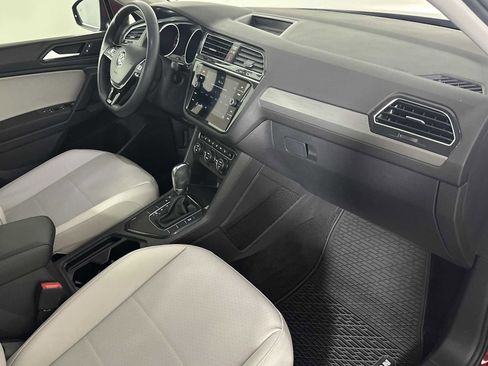 Used 2019 Volkswagen Tiguan SE w/ Panoramic Sunroof Package FWD image 16