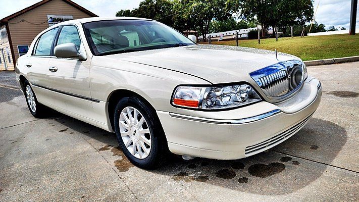 Used 2006 Lincoln Town Car Signature RWD image 11