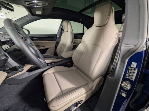 New 2026 Porsche Macan 4 Electric image 5