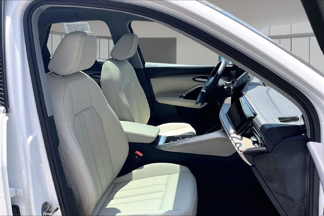 Used 2025 Audi Q5 Premium w/ Convenience Package AWD/4WD image 29