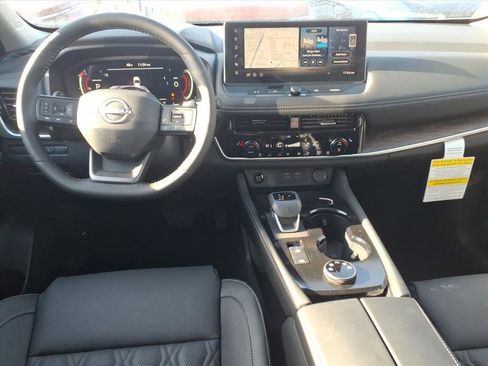 New 2026 Nissan Rogue Platinum image 9