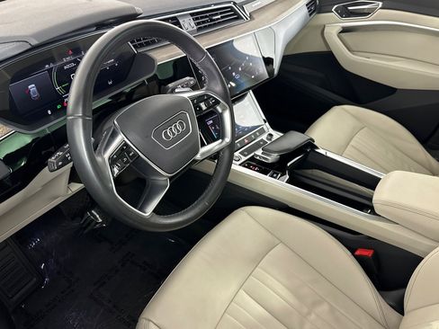 Used 2024 Audi Q8 e-tron Premium image 9