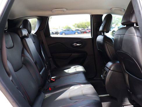 Used 2021 Jeep Cherokee Trailhawk w/ Premium Leather Package AWD/4WD image 27