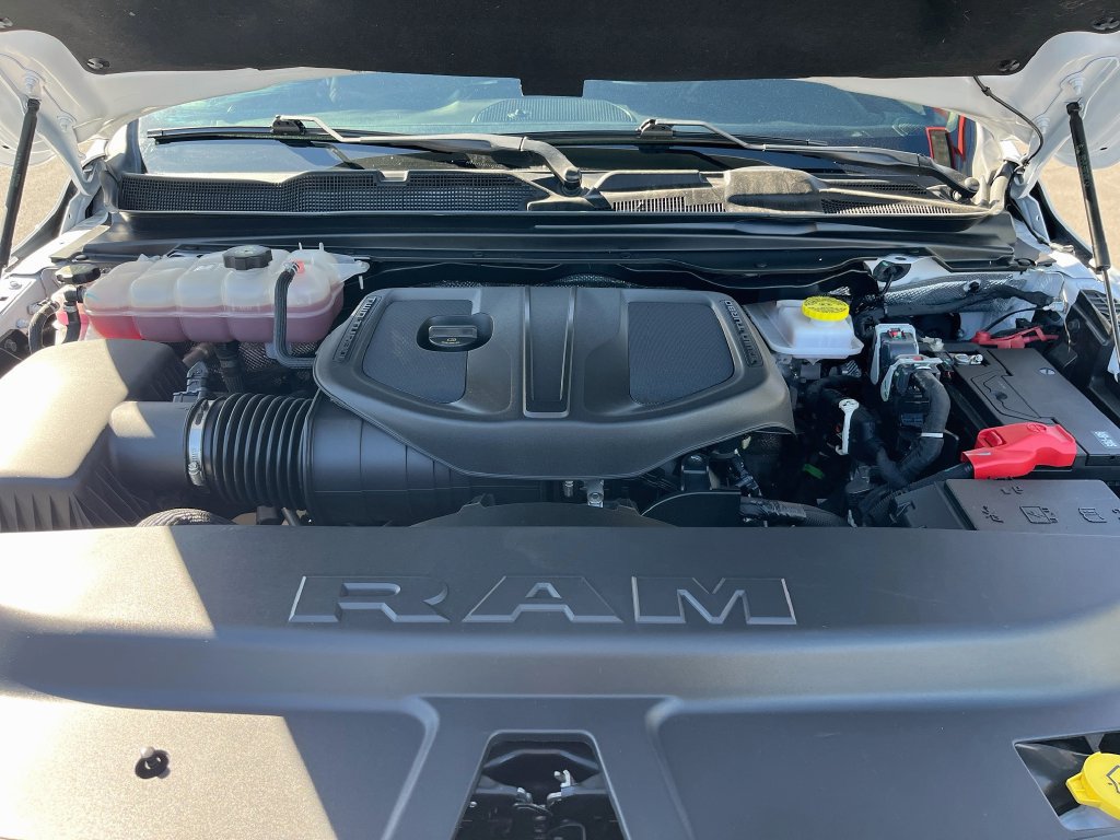 Used 2025 RAM 1500 4x4 Crew Cab image 29